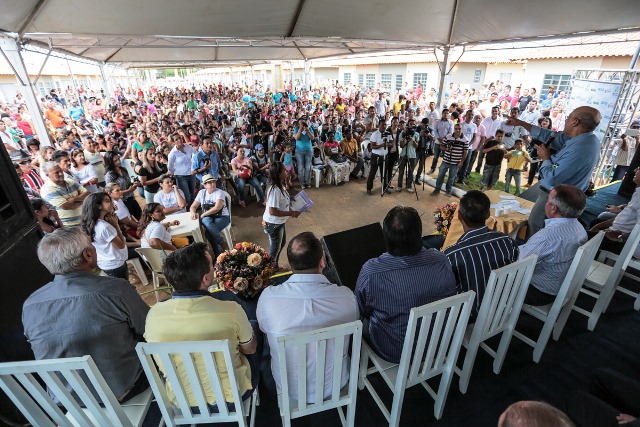 Famílias recebem a chave da casa própria dos programas Morada Nova e Minha Casa